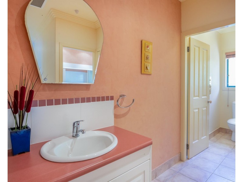 8 Vista Close, Woolgoolga NSW 2456