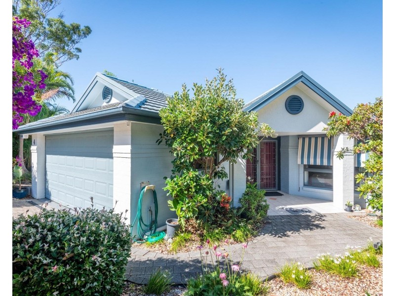 4 Crystal Drive, Sapphire Beach NSW 2450