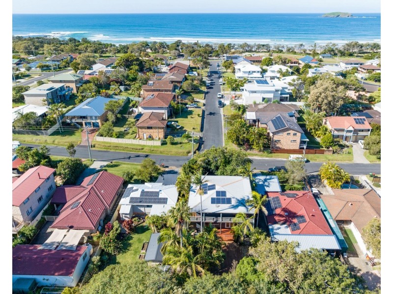 10 Ironbark Avenue, Sandy Beach NSW 2456