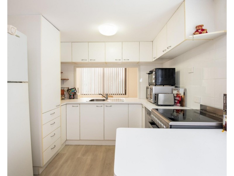 2 Kingfisher Crescent, Arrawarra NSW 2456