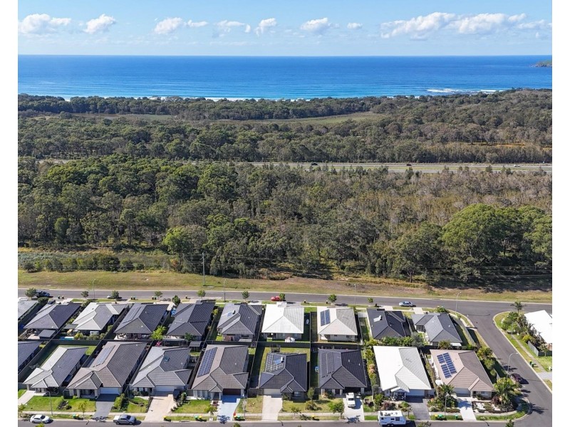 15 Rockpool Avenue, Sandy Beach NSW 2456