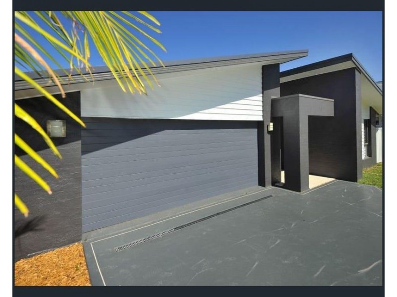 62 Admiralty Drive, Safety Beach NSW 2456