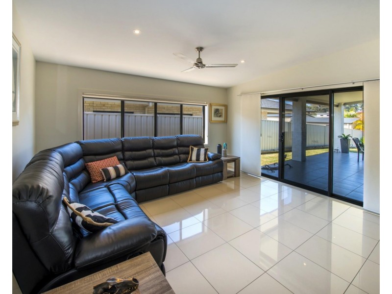 62 Admiralty Drive, Safety Beach NSW 2456