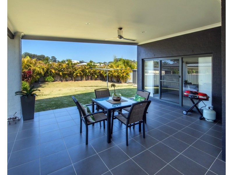 62 Admiralty Drive, Safety Beach NSW 2456