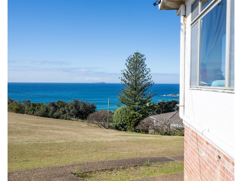 14 Signal Street, Emerald Beach NSW 2456