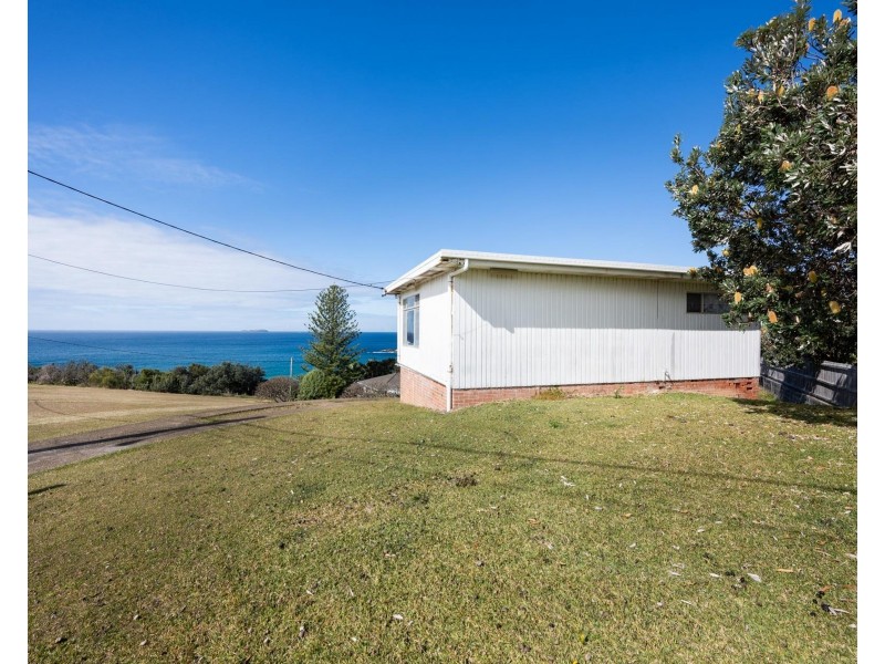 14 Signal Street, Emerald Beach NSW 2456