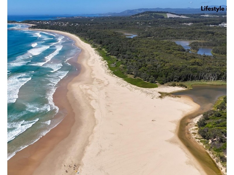 13 Hearnes Lake Road, Woolgoolga NSW 2456