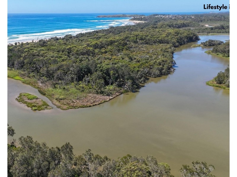 13 Hearnes Lake Road, Woolgoolga NSW 2456