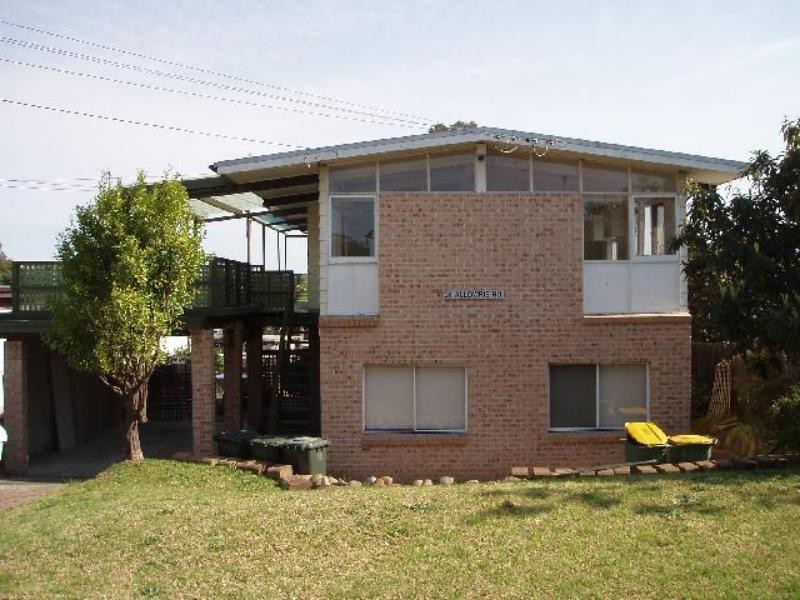 28 Allowrie  St, Carramar NSW 2163