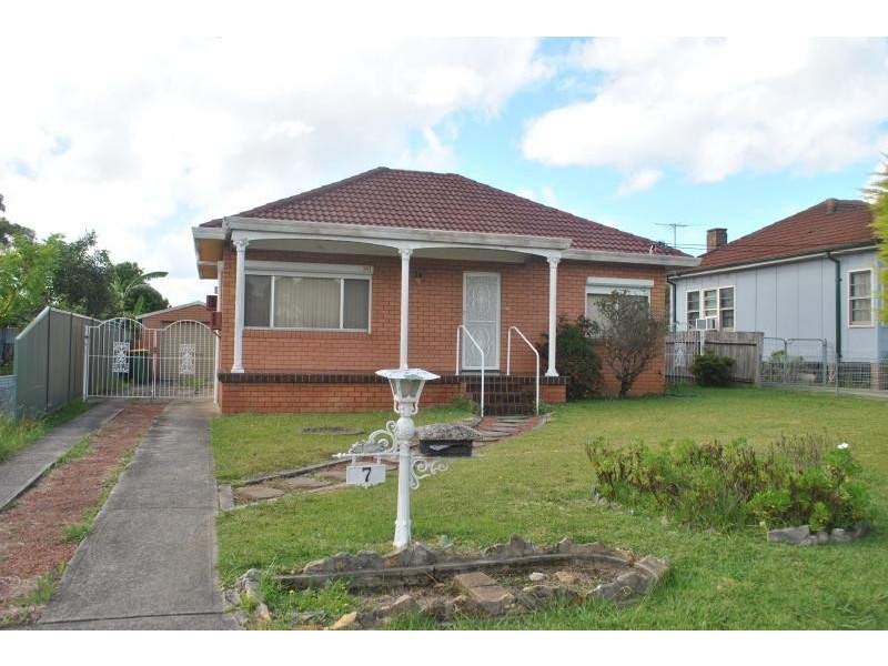 7 Kenward Ave, Chester Hill NSW 2162