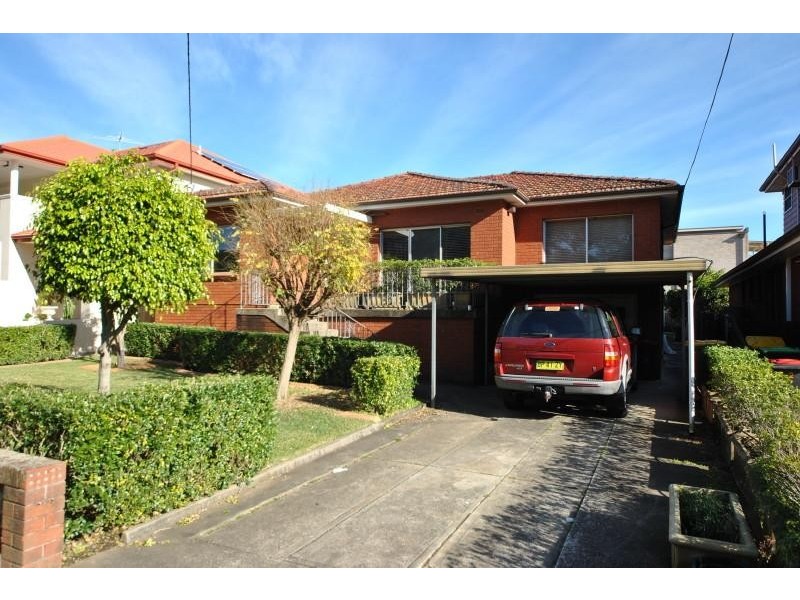 4 Leslie St, Bass Hill NSW 2197