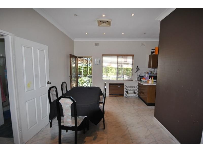 4 Leslie St, Bass Hill NSW 2197