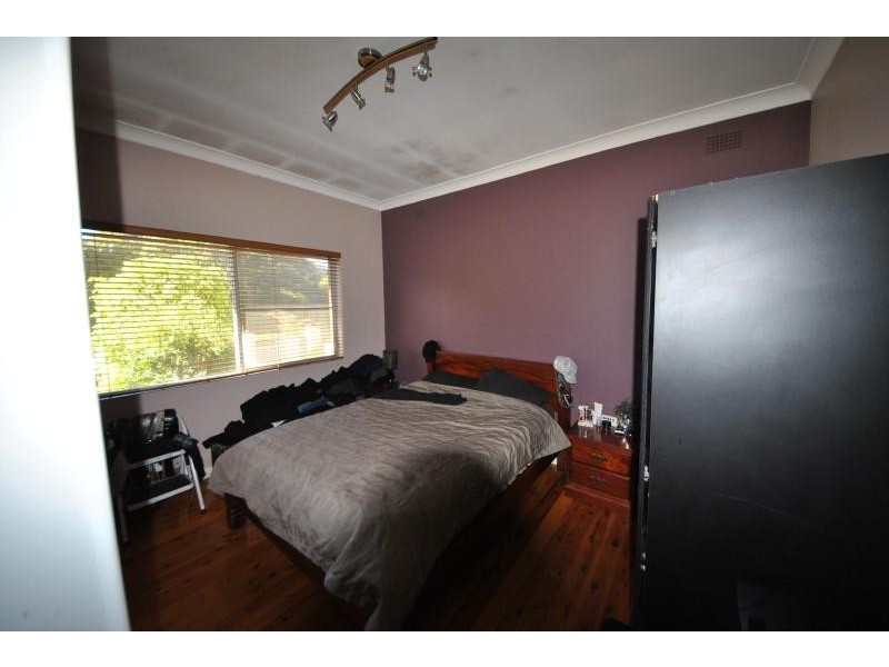 4 Leslie St, Bass Hill NSW 2197