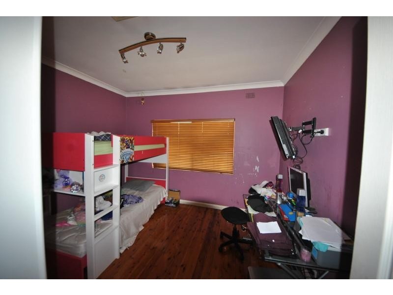 4 Leslie St, Bass Hill NSW 2197