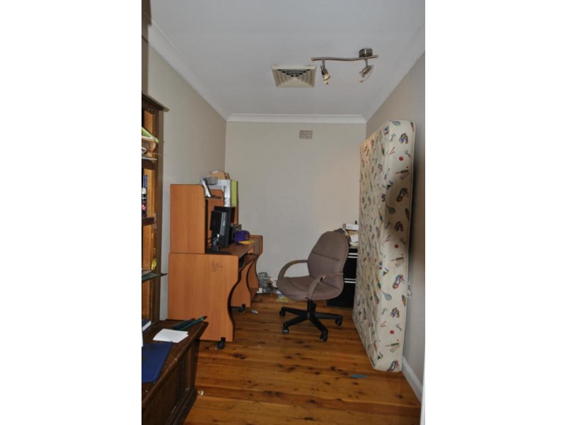 4 Leslie St, Bass Hill NSW 2197