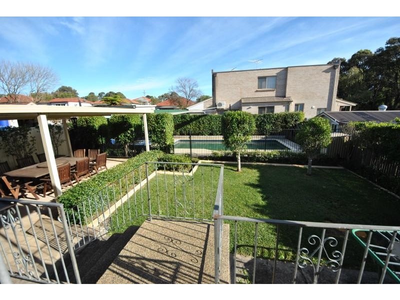 4 Leslie St, Bass Hill NSW 2197