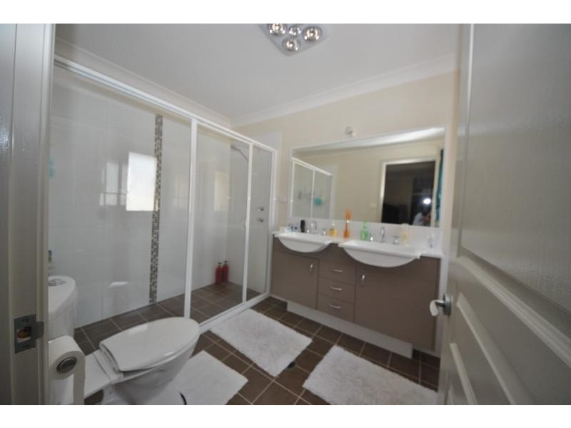 18 Willowbank  Cres, Canley Vale NSW 2166