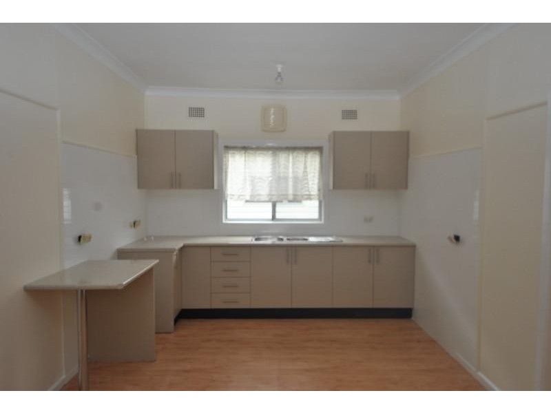 2 Larien  Cres, Birrong NSW 2143