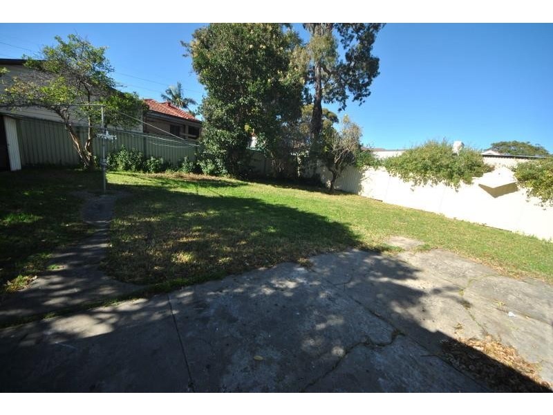 2 Larien  Cres, Birrong NSW 2143