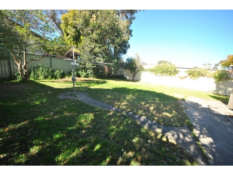 2 Larien  Cres, Birrong NSW 2143