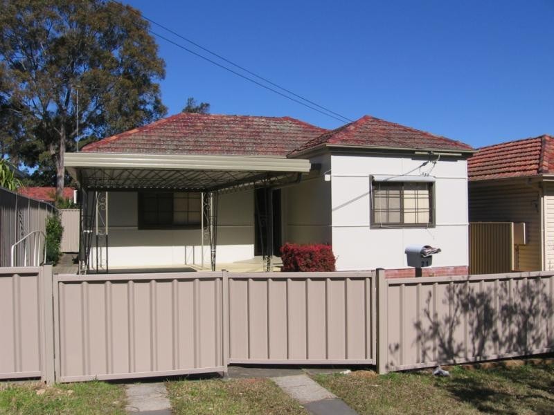 21 Royal Ave, Birrong NSW 2143