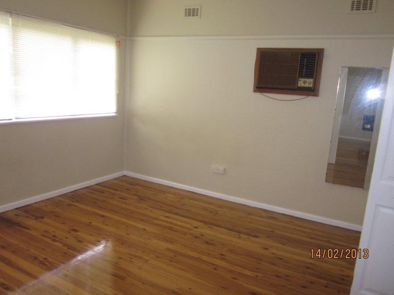 3 Larien  Cres, Birrong NSW 2143