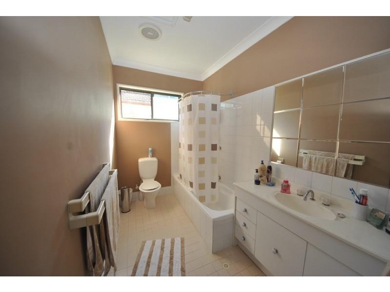 17 Rixon St, Bass Hill NSW 2197