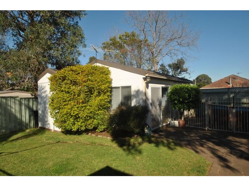 17 Rixon St, Bass Hill NSW 2197