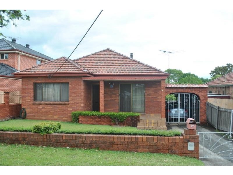 25 Nyora St, Chester Hill NSW 2162