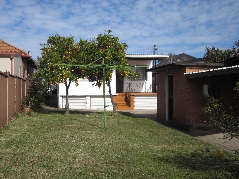 98 Taylor St, Lakemba NSW 2195