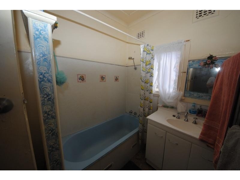 14 Compton St, Bass Hill NSW 2197