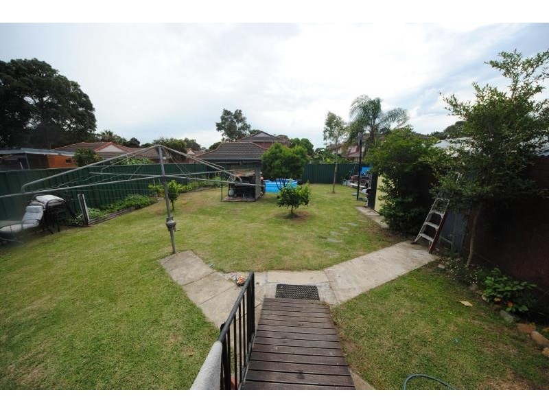 14 Compton St, Bass Hill NSW 2197