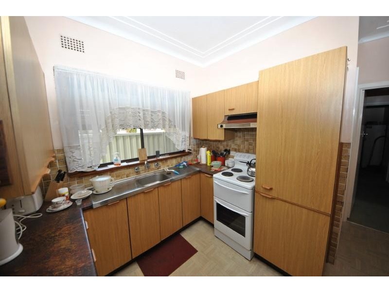 39 Wellington Rd, Birrong NSW 2143