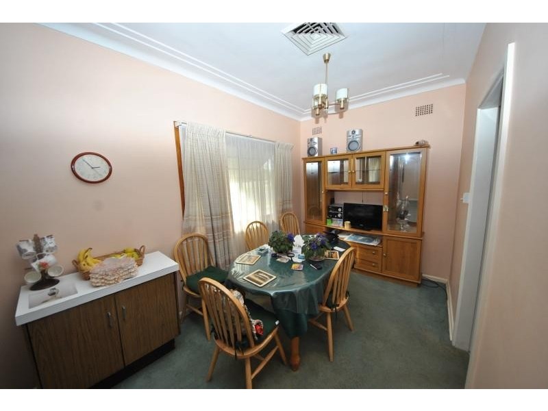 39 Wellington Rd, Birrong NSW 2143