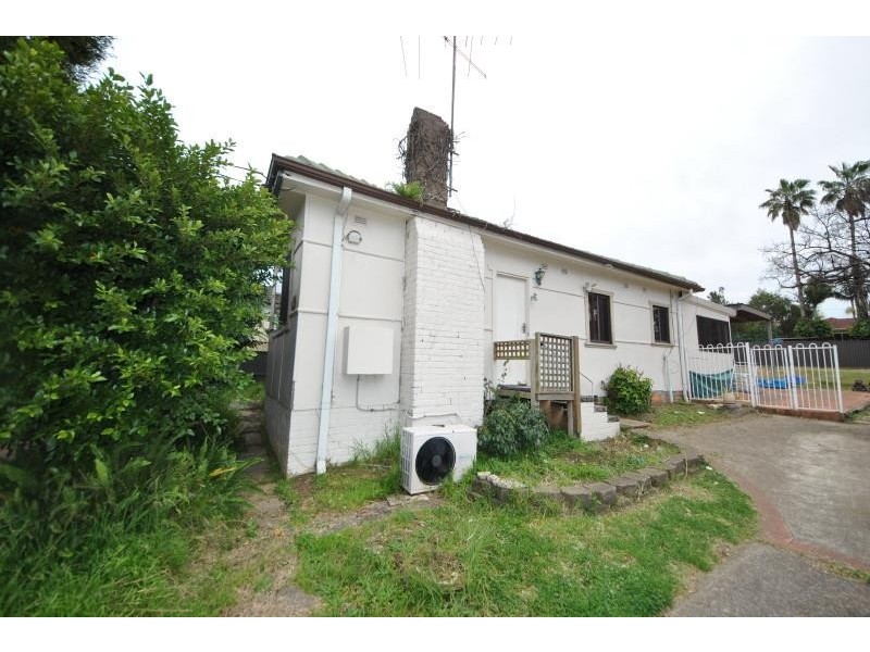 16 Fuller St, Chester Hill NSW 2162