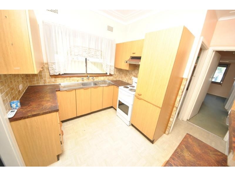 39 Wellington Rd, Birrong NSW 2143