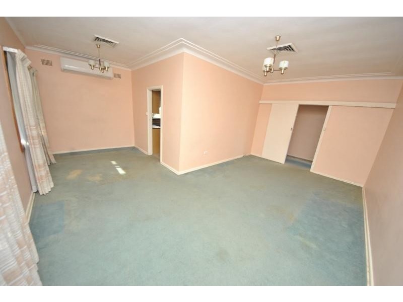 39 Wellington Rd, Birrong NSW 2143
