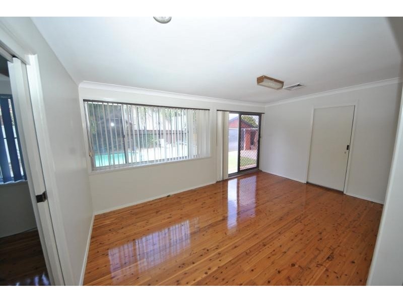 51 Amaroo Ave, Georges Hall NSW 2198