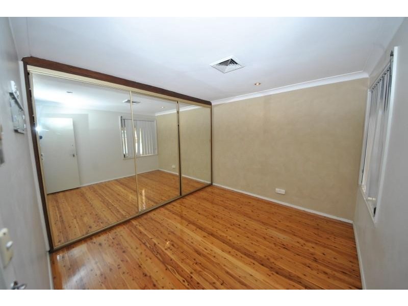 51 Amaroo Ave, Georges Hall NSW 2198