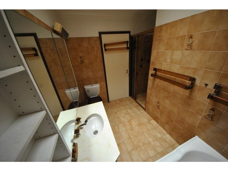 51 Amaroo Ave, Georges Hall NSW 2198