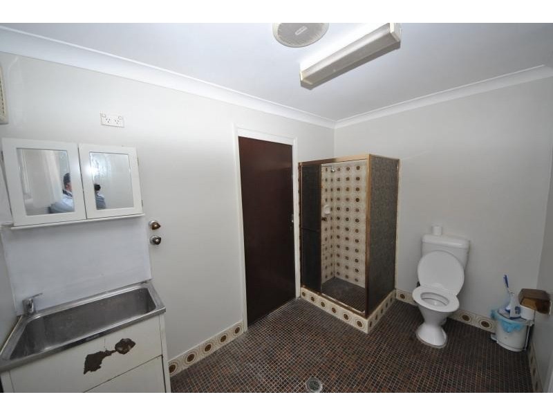 51 Amaroo Ave, Georges Hall NSW 2198