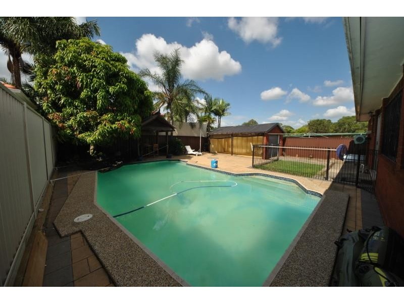 51 Amaroo Ave, Georges Hall NSW 2198