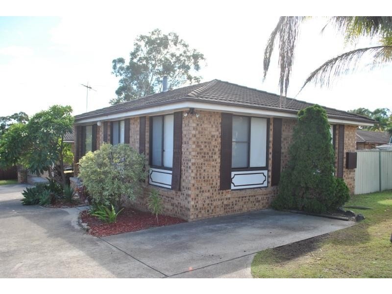 4/4 Bundy Cl, Macquarie Fields NSW 2564