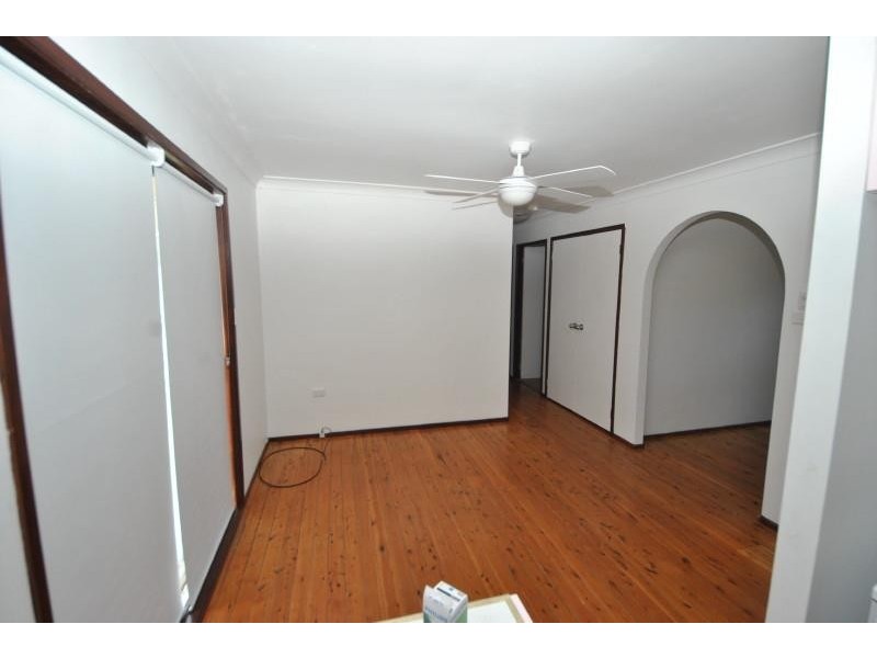 4/4 Bundy Cl, Macquarie Fields NSW 2564