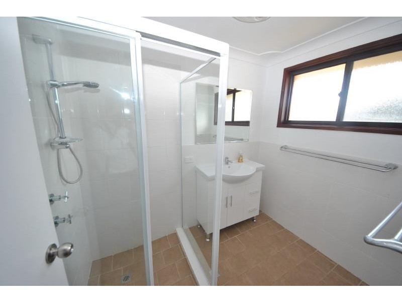 4/4 Bundy Cl, Macquarie Fields NSW 2564