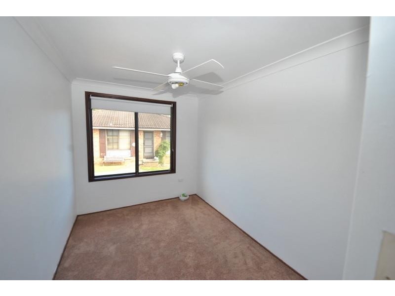 4/4 Bundy Cl, Macquarie Fields NSW 2564