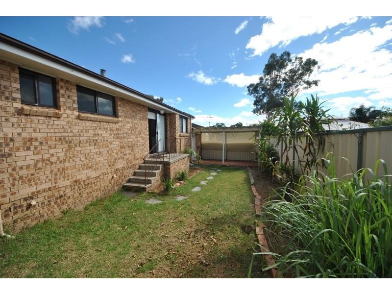 4/4 Bundy Cl, Macquarie Fields NSW 2564