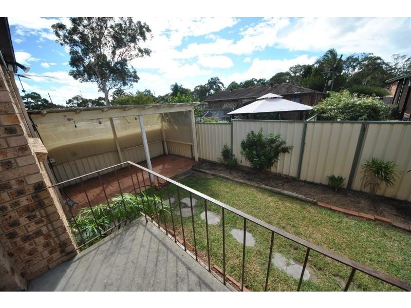 4/4 Bundy Cl, Macquarie Fields NSW 2564