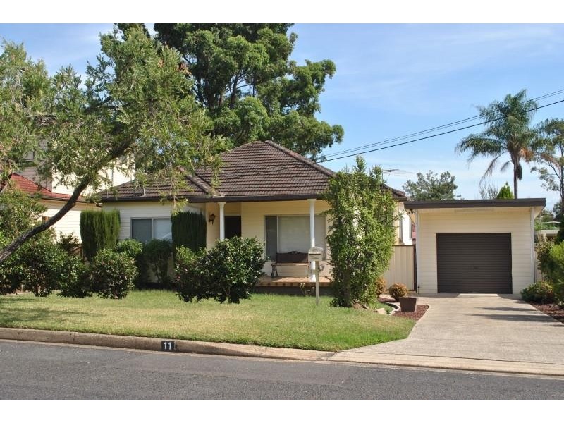 11 Larien Cres, Birrong NSW 2143