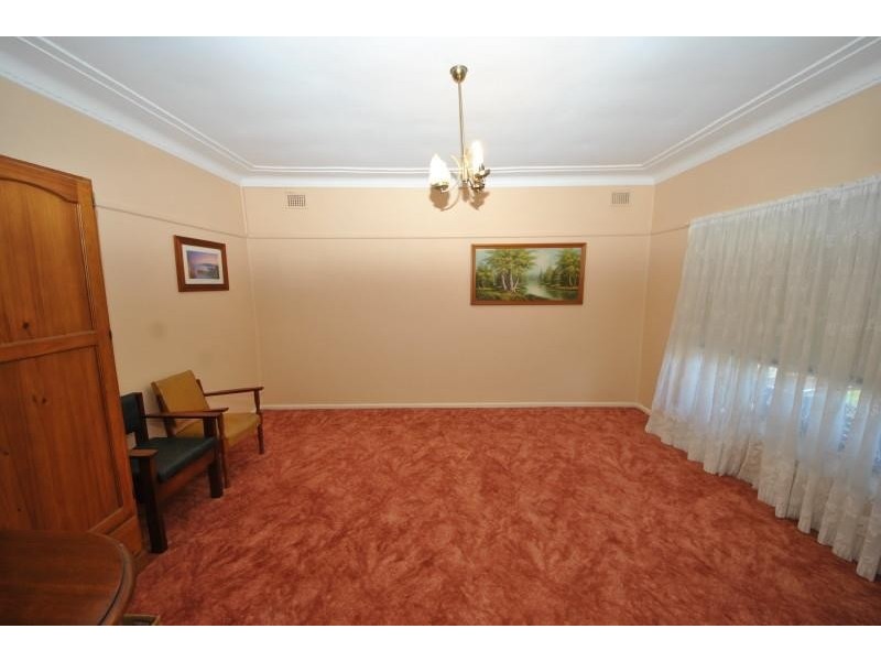 11 Larien Cres, Birrong NSW 2143